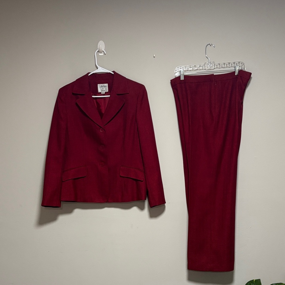 Collections for Le Suit Burgundy Suit Set - Picture 8 of 9